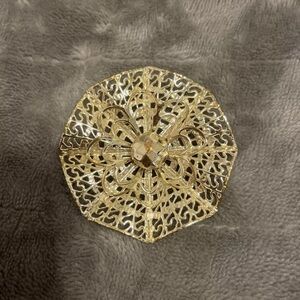 Vintage BROOCH Antique Gold Tone Metal Flower